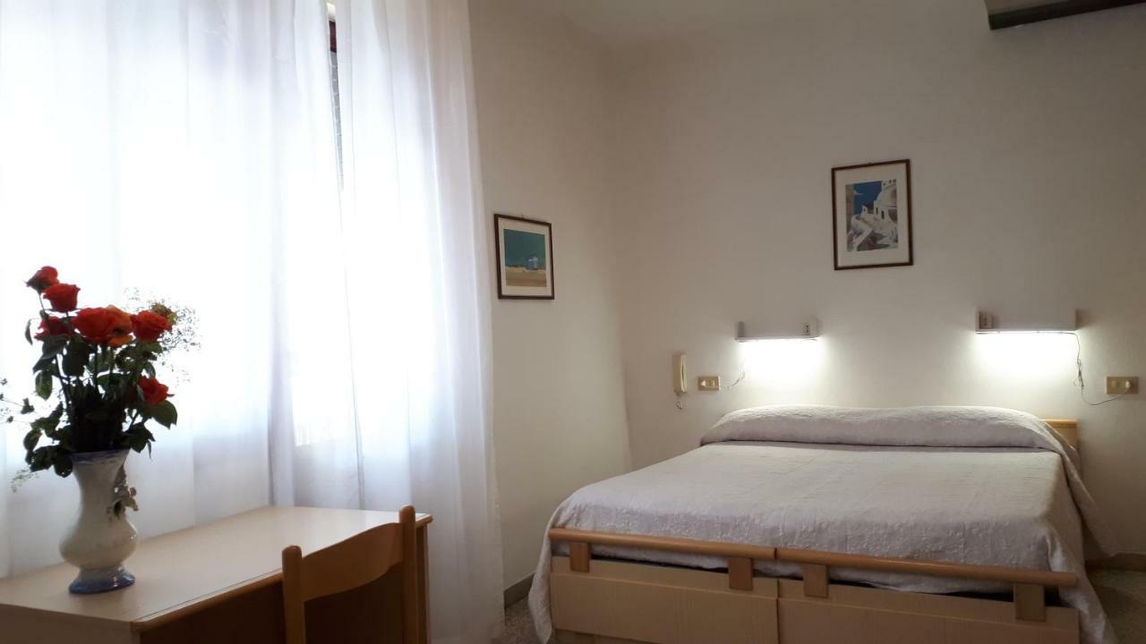 Hotel Villa Dina リド・ディ・イエゾロ エクステリア 写真