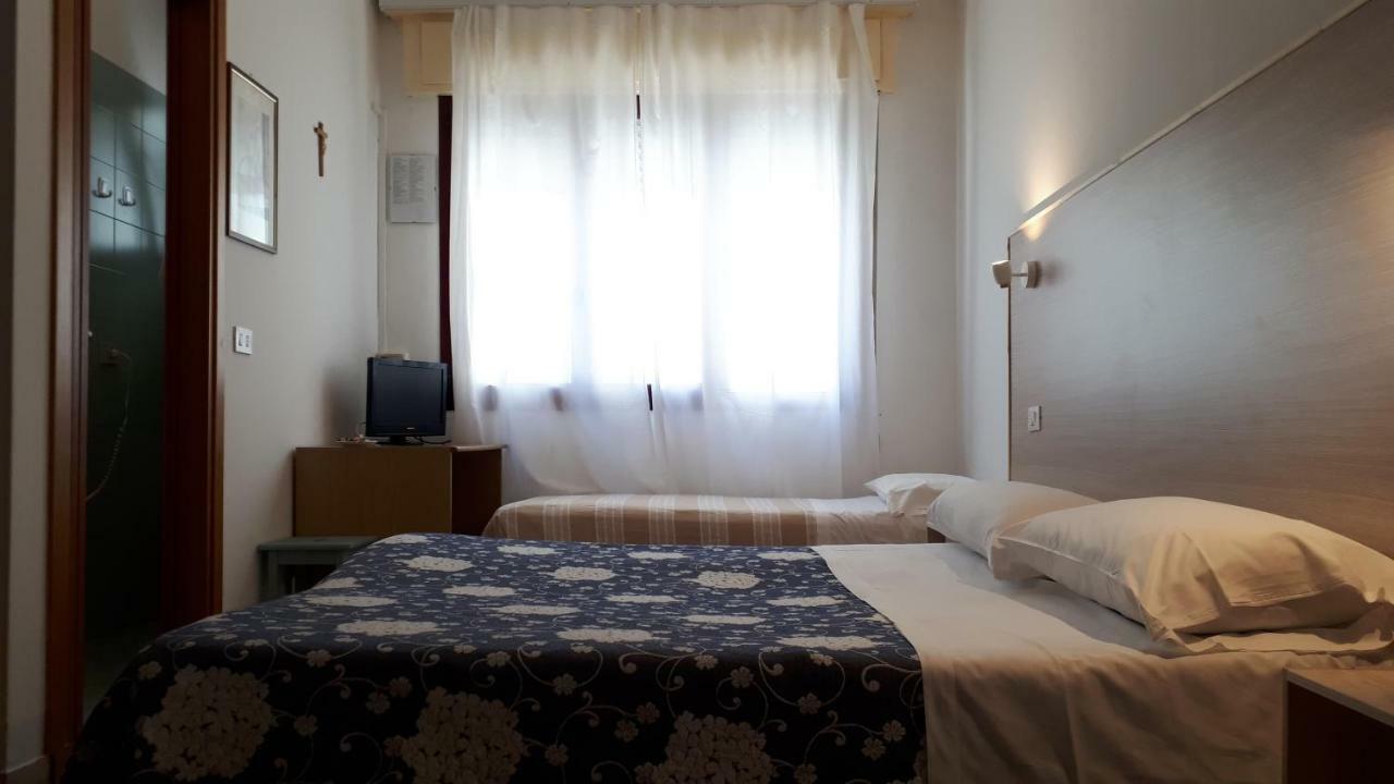 Hotel Villa Dina リド・ディ・イエゾロ エクステリア 写真