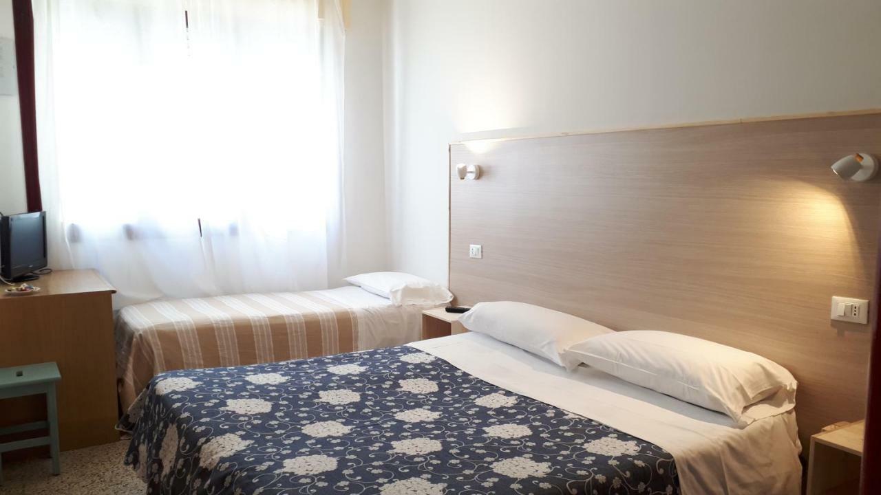 Hotel Villa Dina リド・ディ・イエゾロ エクステリア 写真